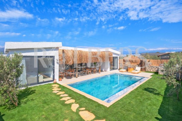 Fethiye Esenköy'de Kiralık Muhafazakar Lüx 2+1 Villa ( RK - 10210 )