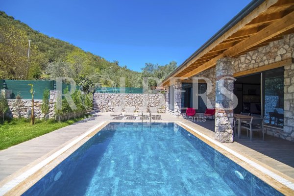 Fethiye Kayaköy'de Kiralık Muhafazakar Jakuzili 2+1 Villa ( RK - 10178 )
